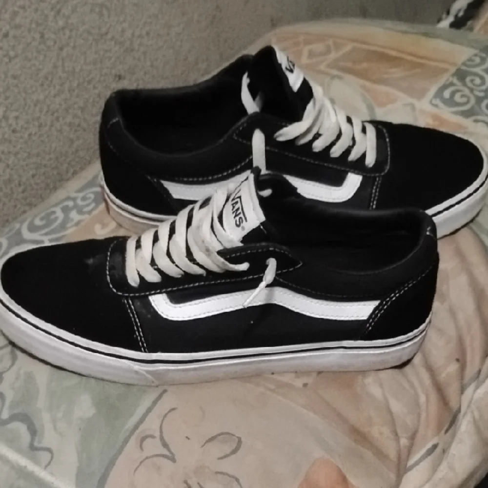 Vans - Picture 1 of 5